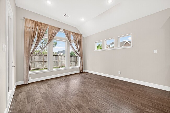 Building Photo - 1835 Brooking Hill Ct