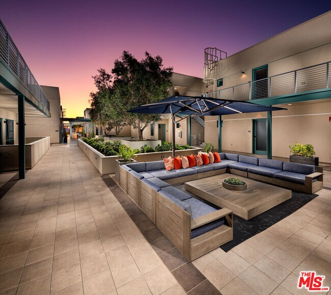 Building Photo - 2300 Wilshire Blvd