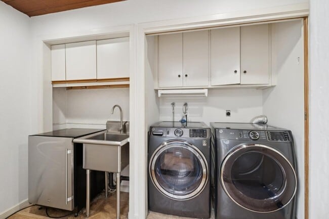 Building Photo - 216 Valparaiso Ave