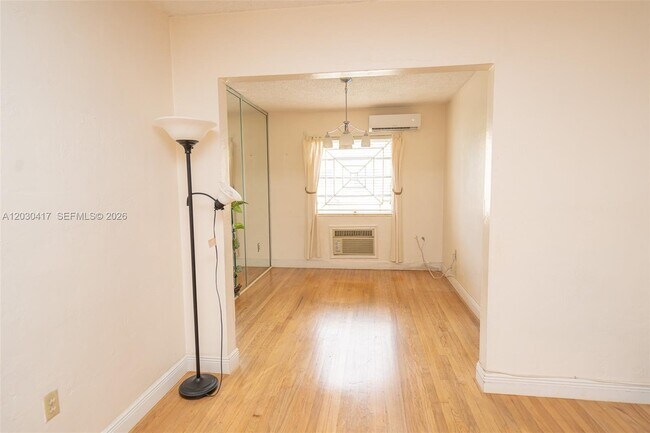 Building Photo - 637 SW 11th St