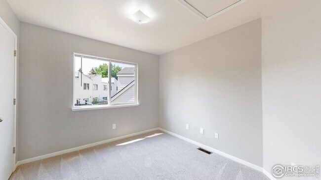 Building Photo - 2900 Ross Dr