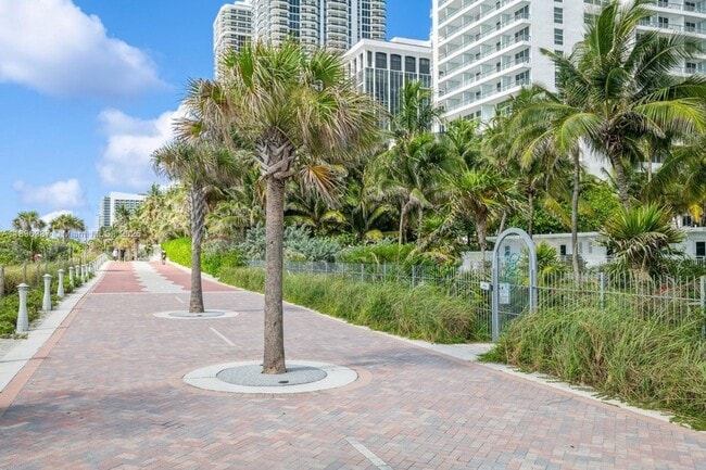 Building Photo - 4925 Collins Ave