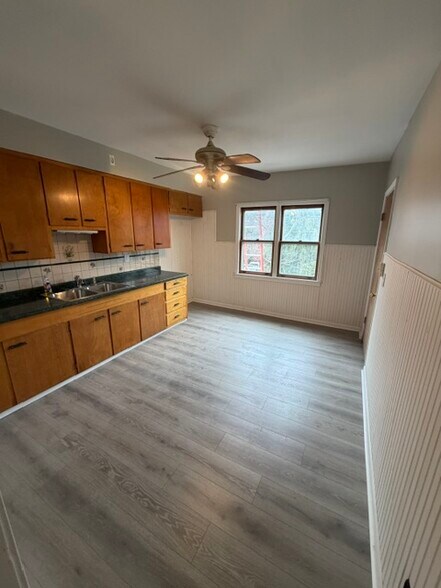 Building Photo - 670 Richmond Ave