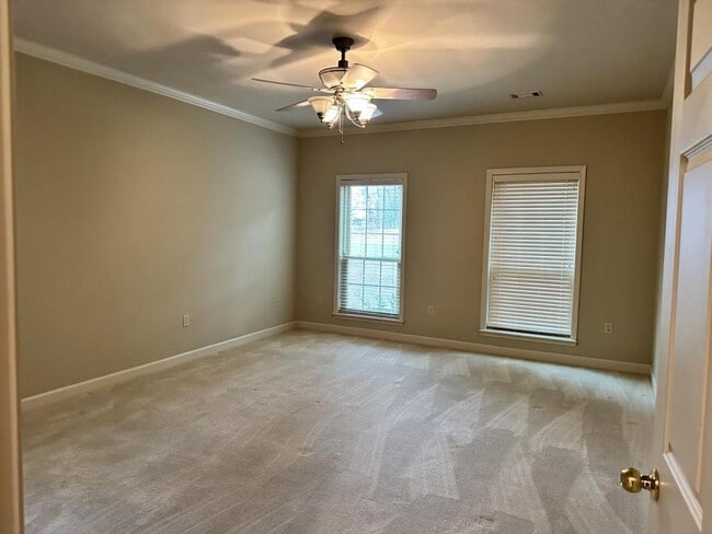 Building Photo - 105 Summertime Point