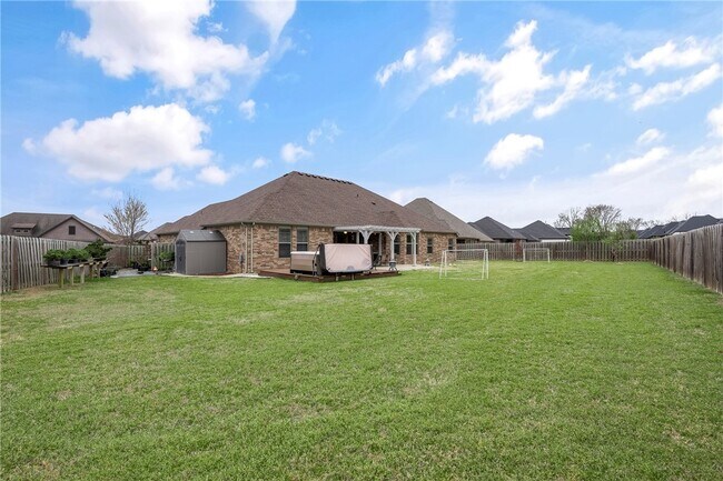 Building Photo - 1221 Stoneybrook Ln