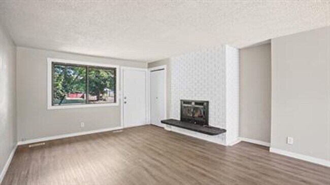 Building Photo - 10420/10422 E Mission Ave