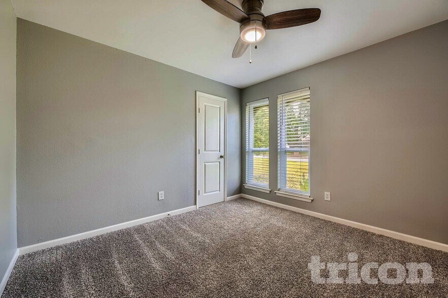 Building Photo - 7549 David Dr