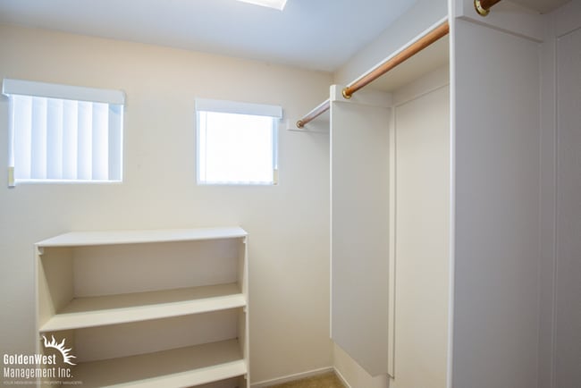 Building Photo - Spacious and Lovely Two-Story 3Bdm 2.5Ba Home in Centennial.