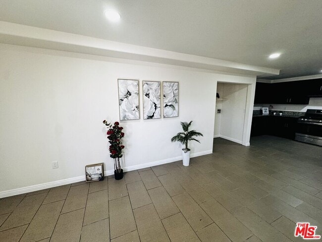 Building Photo - 10952 1/2 Wilmington Ave