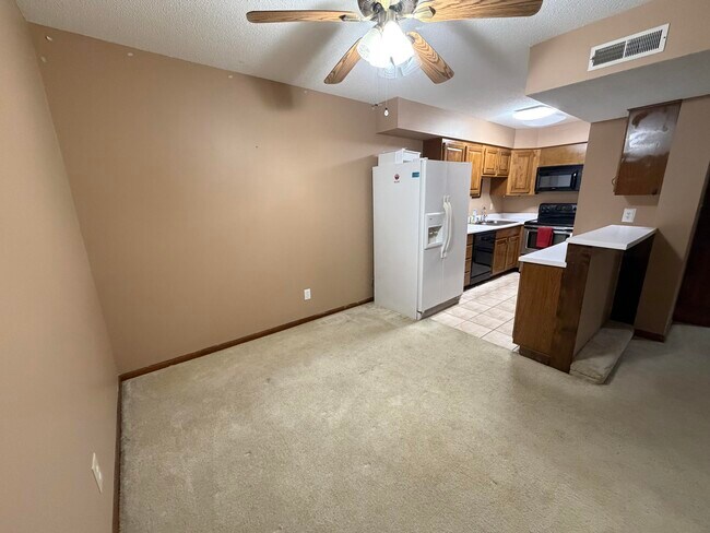 Building Photo - 2009 Waterfront Dr N