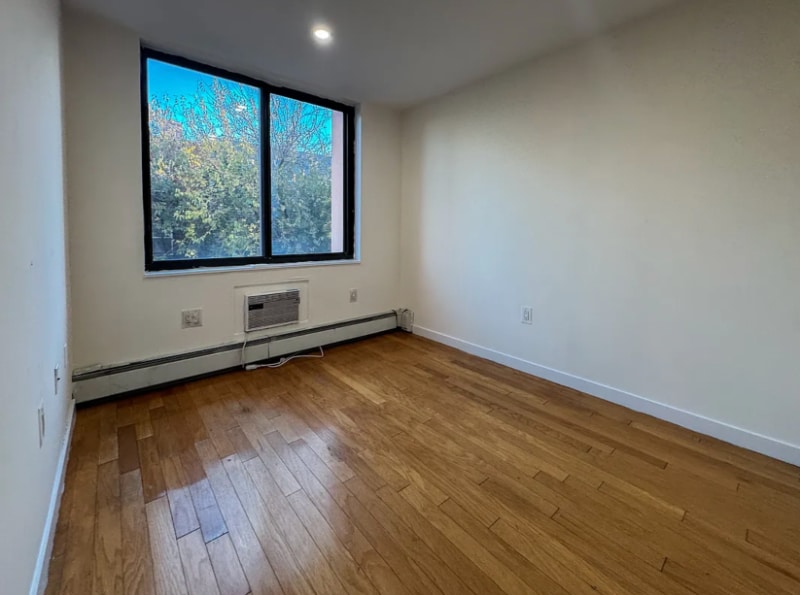 Building Photo - 924 Metropolitan Ave