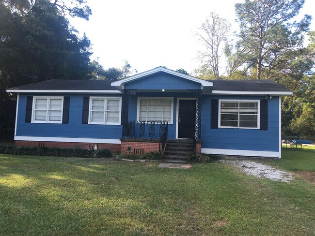 Building Photo - 2415 Club House Rd