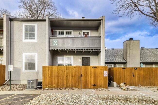 Building Photo - 2301 E Fremont Ave