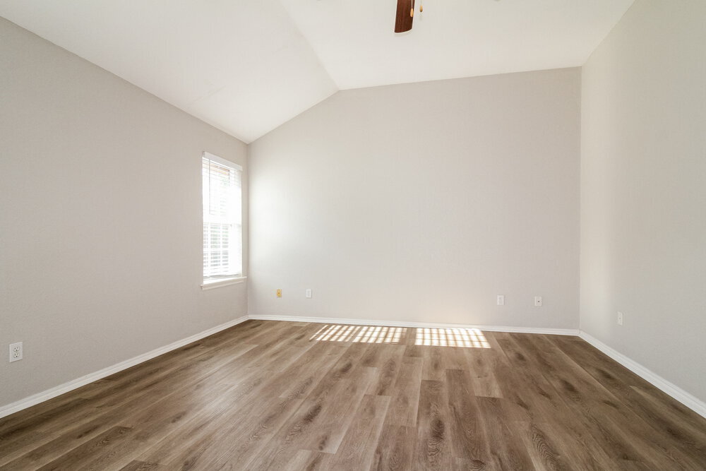 Building Photo - 716 Cavecreek St
