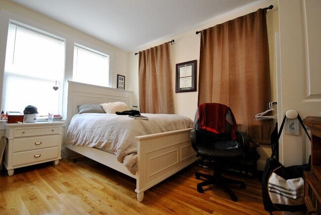 Building Photo - 2 Larose Pl