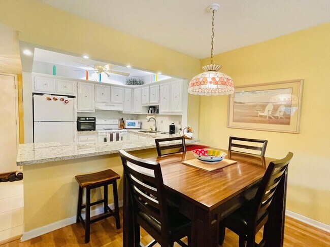 Building Photo - 257 S Cypress Rd