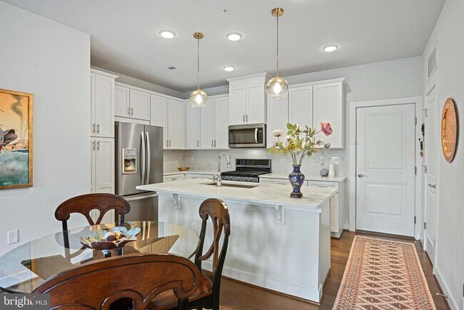 Building Photo - 13342 Arrowbrook Centre Dr