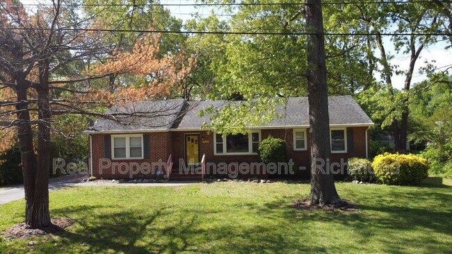 Building Photo - 7421 Dell Dr