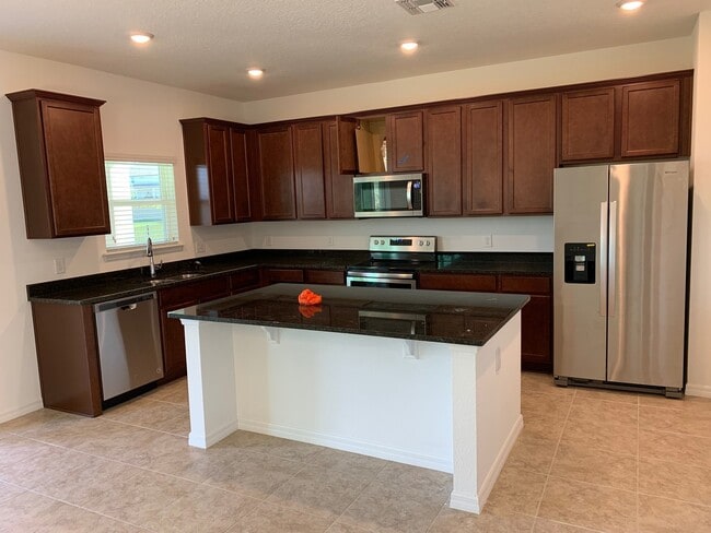 Building Photo - Spacious 4 Bedroom House - Oakland Trails