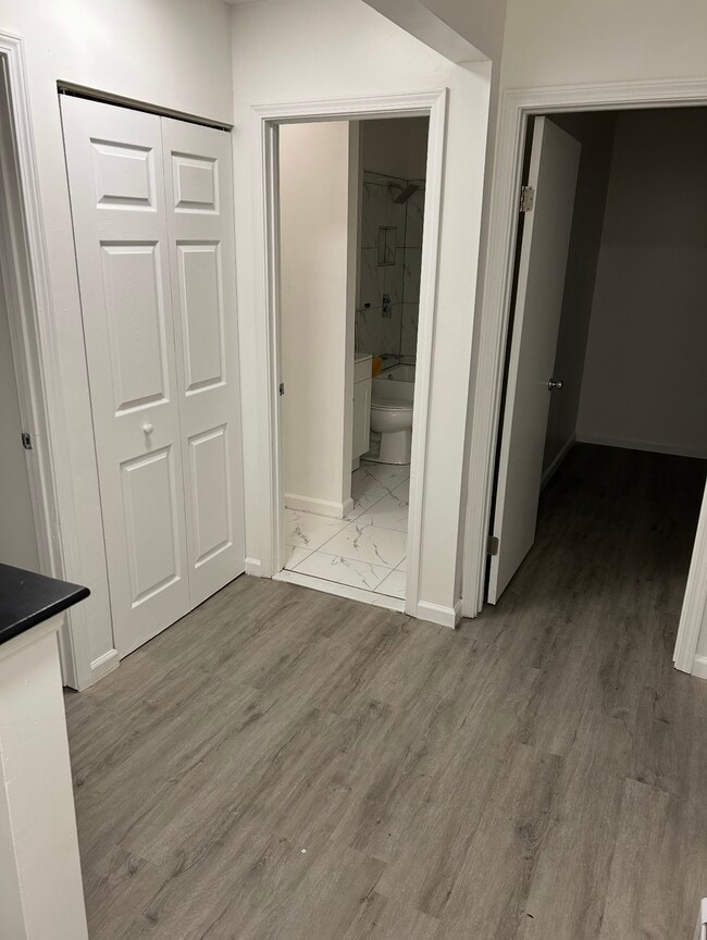 Building Photo - 56 Catherine St