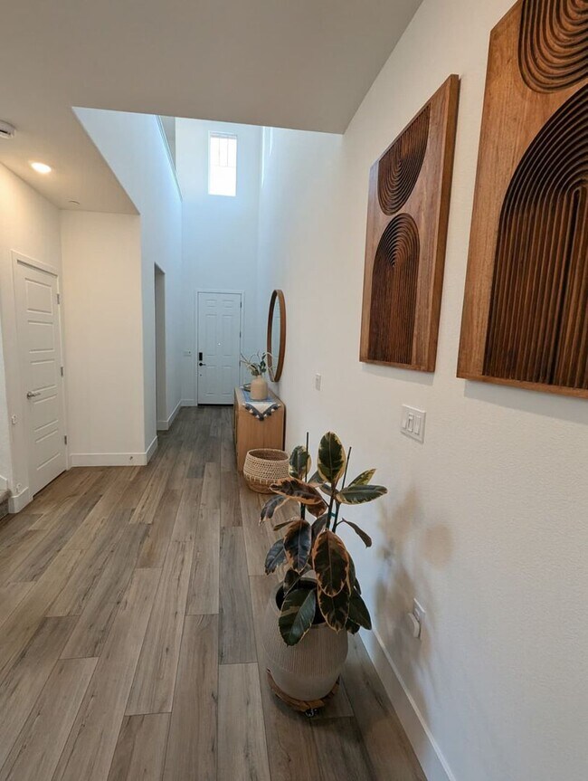 Building Photo - Beautiful and Spacious 4BR 3BA Home in Roseville