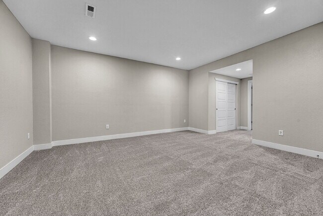 Building Photo - $3,145.95- 3 Bed, 3.5 Bath Townhome in Denver with Central AC and In Unit Laundry