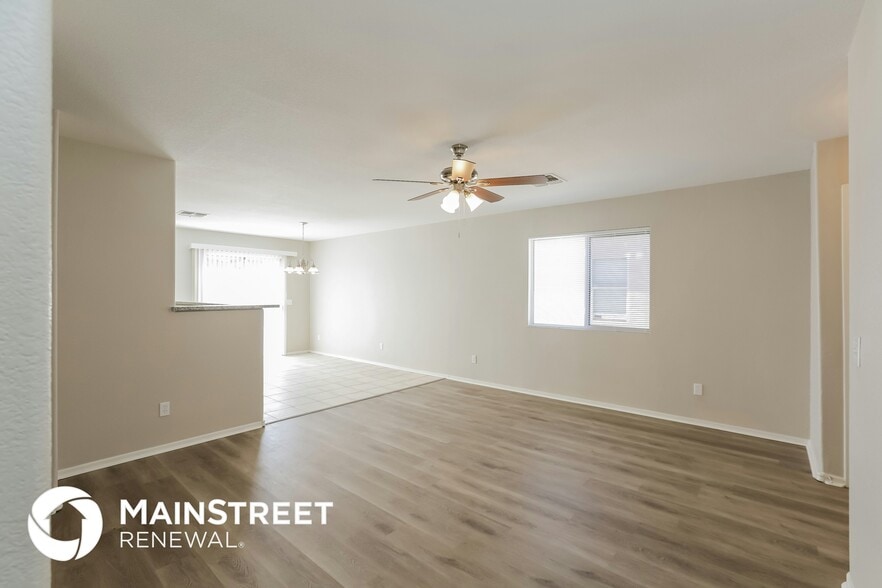 Building Photo - 2440 S 71st Ln