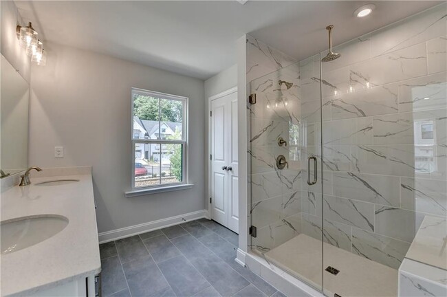 Building Photo - 400 Renwood Trl