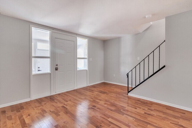 Building Photo - Two bedroom one Bathroom House for rent