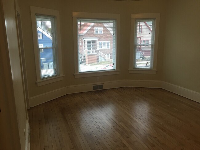 Building Photo - 720 E Wright St