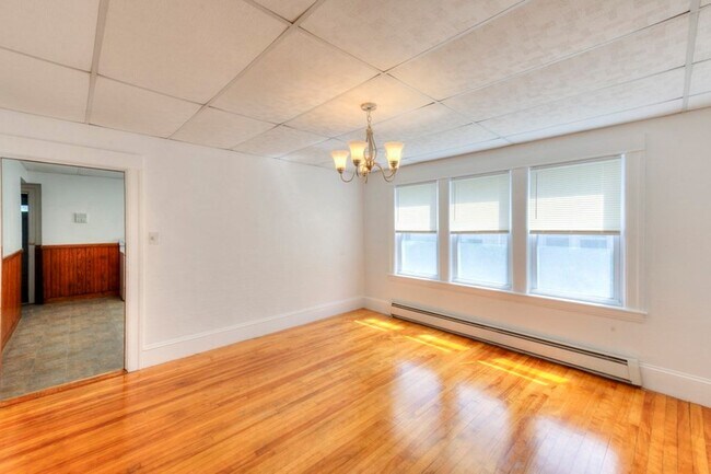 Building Photo - 377 Chandler St