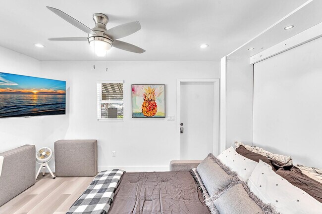 Building Photo - 649 NE 16th Terrace