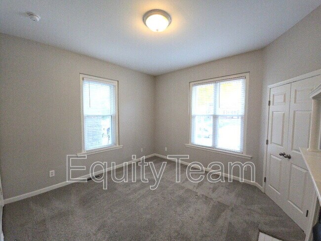 Building Photo - 568 Delta Ave