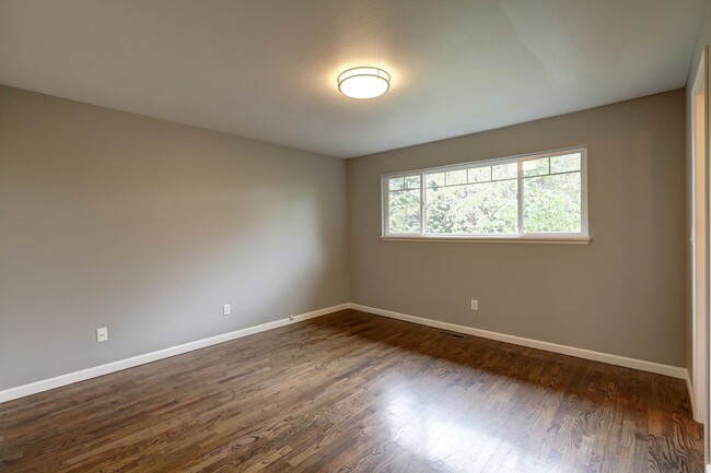 Building Photo - Beautiful 4bd, 2.5ba Home by Marymoor Park...