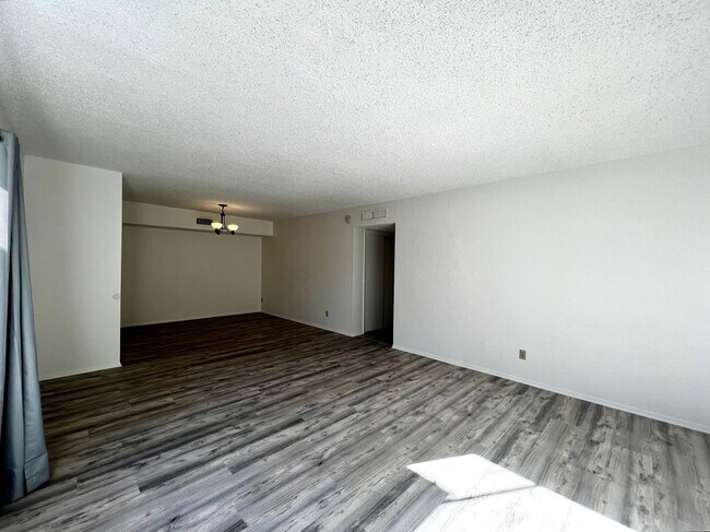 Building Photo - 2024 S Birdie Cir