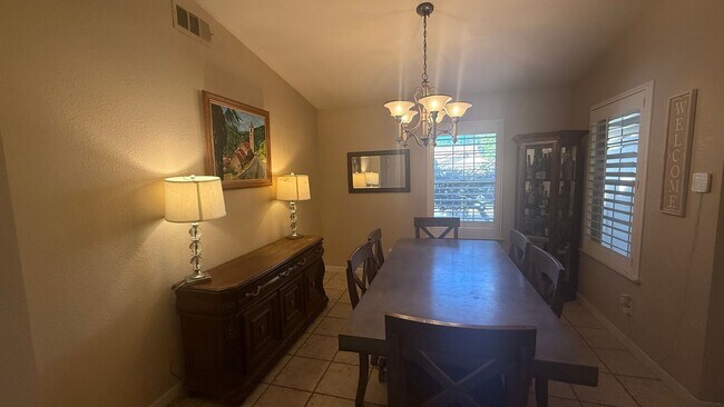 Building Photo - 3-bedroom, 2-bathroom home located in the ...