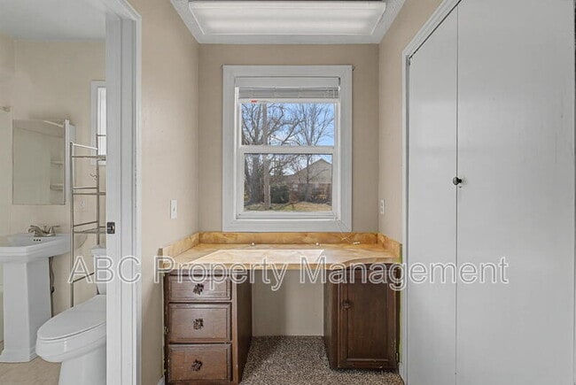 Building Photo - 910 S 28th St