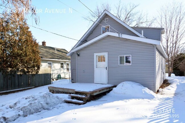 Building Photo - JUST REMODELED - 3 Bed 3 Bath Home Availab...