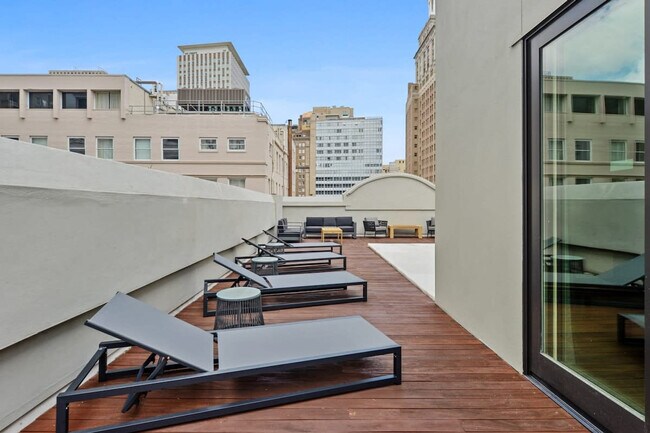 Building Photo - 822 Perdido St