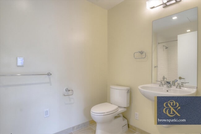 Building Photo - 1733 Powell St