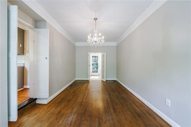 Building Photo - 2311 Pembrook Pl NE