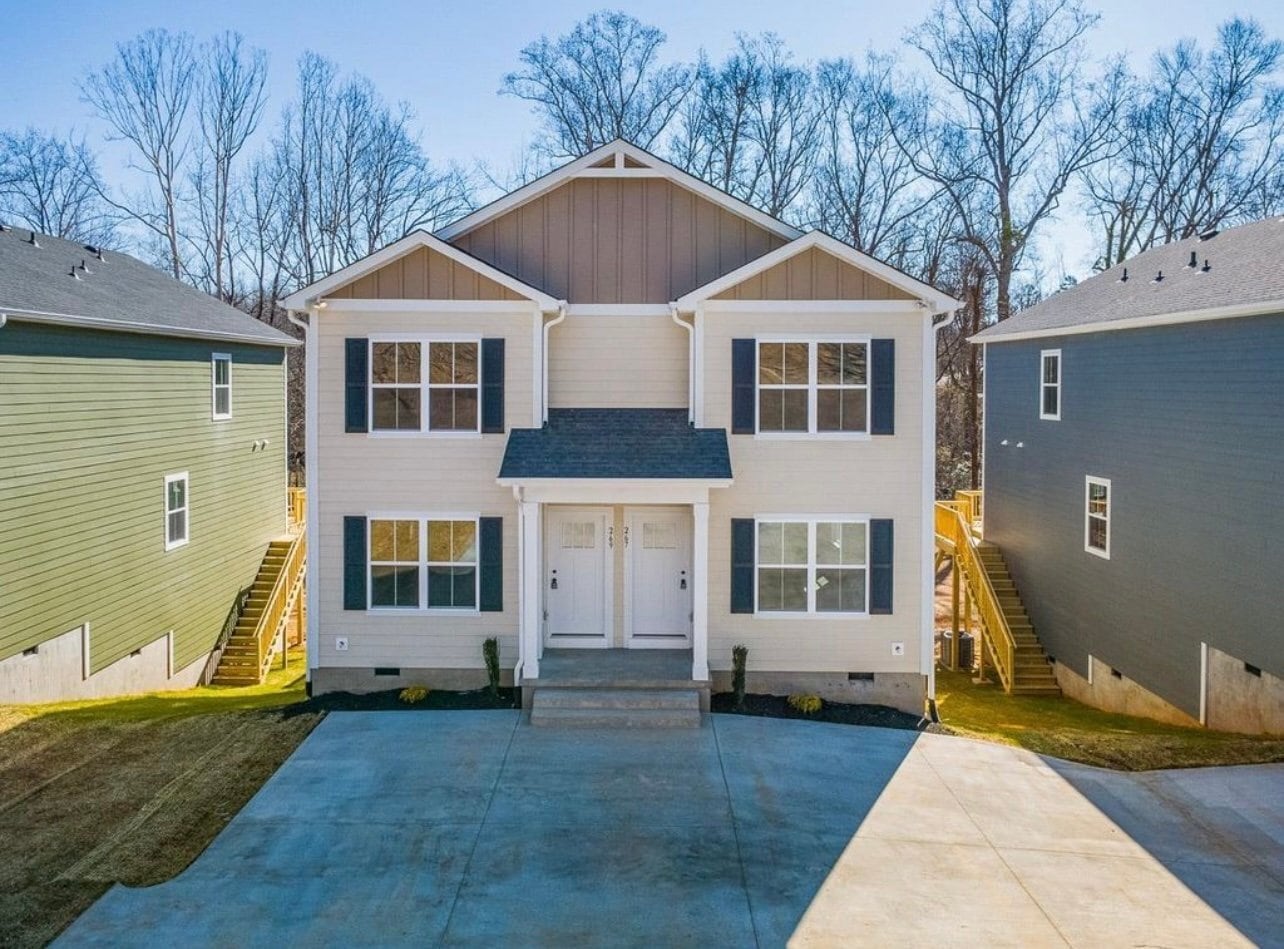 Building Photo - 267 Vanderbilt Rd