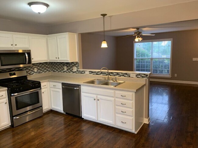 Building Photo - 2244 Dewey Dr