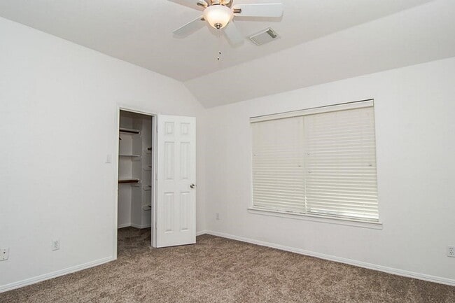Building Photo - 143 N Shawnee Ridge Cir