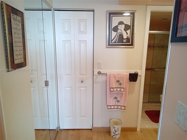 Building Photo - 1000 St Charles Pl