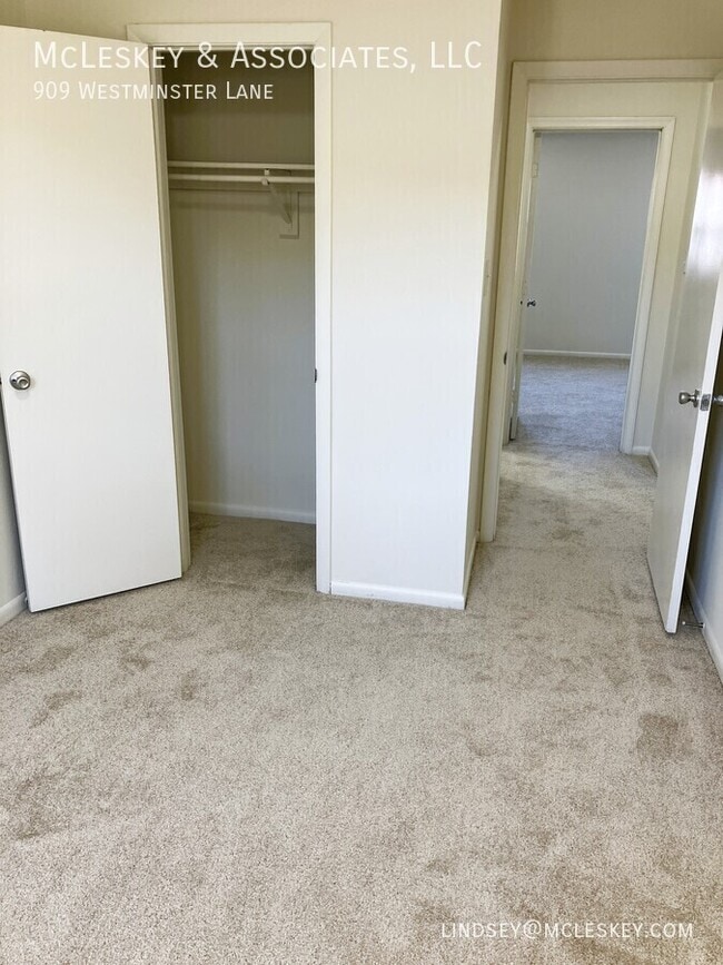 Building Photo - 909 Westminster Ln