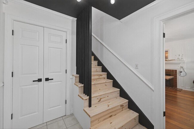 Building Photo - 7805 Thorn Hill Ln