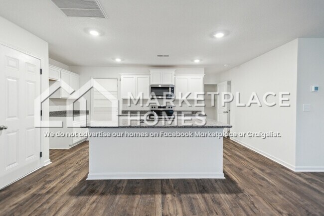 Building Photo - 2025 Southwood Cir