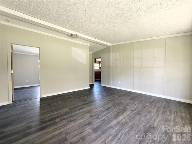 Building Photo - 4 Bedroom/2 Bath Home for Rent