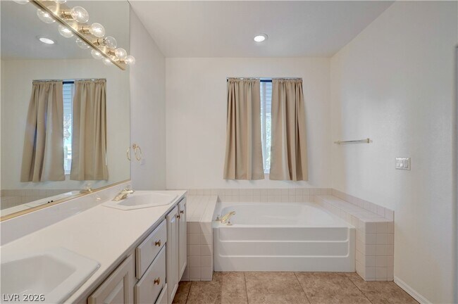 Building Photo - 9420 San Laguna Ct